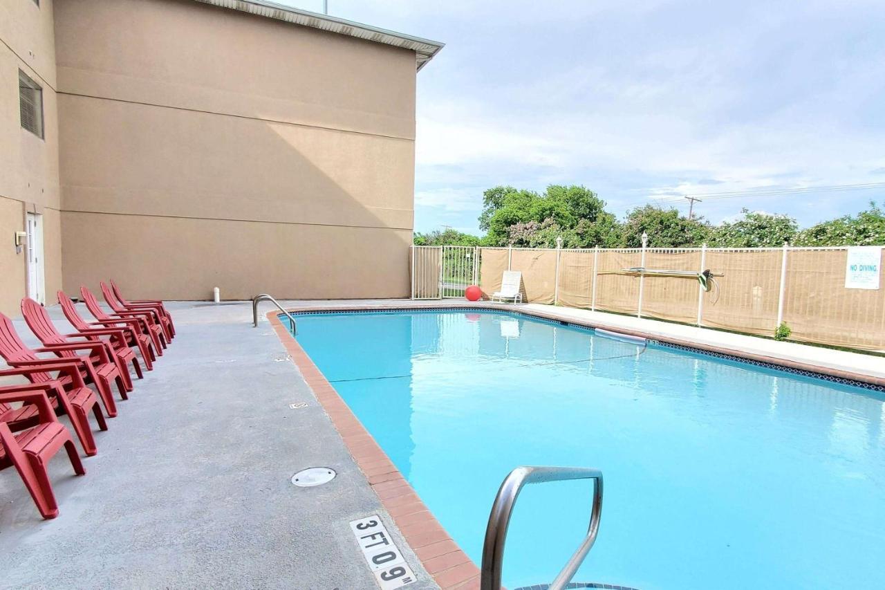 Super 8 By Wyndham Temple I-35 Ξενοδοχείο Εξωτερικό φωτογραφία